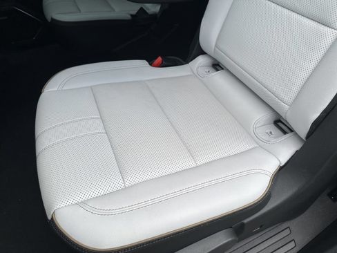 Used 2024 Chevrolet Traverse RS FWD image 18