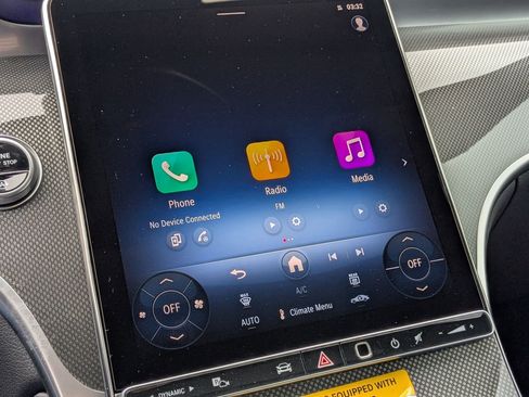 Used 2025 Mercedes-Benz GLC 300 image 23