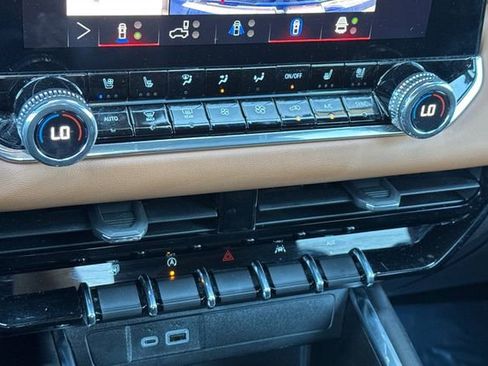 Used 2024 GMC Canyon AT4 w/ AT4 Premium Package image 28