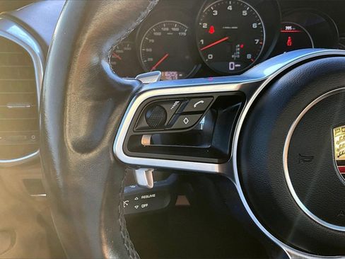 Used 2016 Porsche Cayenne image 18