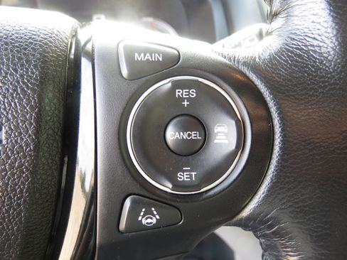 Used 2016 Honda Pilot Touring image 15