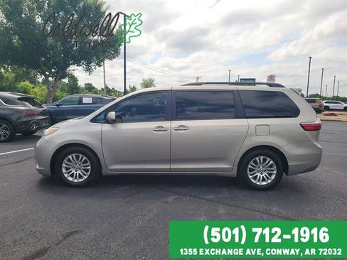 Used 2017 Toyota Sienna XLE Premium FWD image 8
