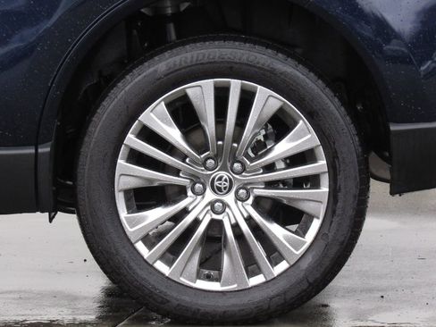 Certified 2024 Toyota Venza Limited image 35