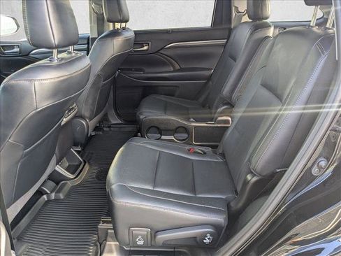 Used 2019 Toyota Highlander Limited Platinum image 17