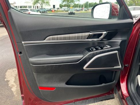 Certified 2024 Kia Telluride EX w/ EX Captain's Chair Package FWD image 11