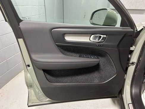 Used 2025 Volvo XC40 B5 Core image 7