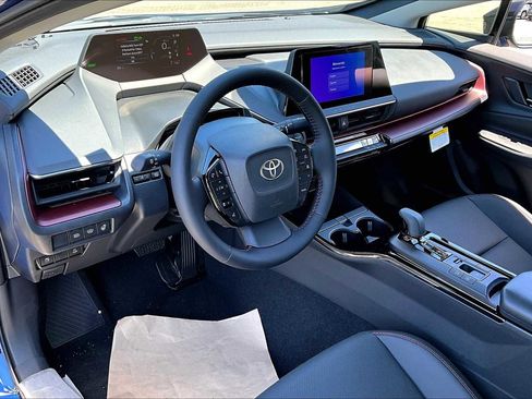 New 2025 Toyota Prius Plug-In Hybrid image 8