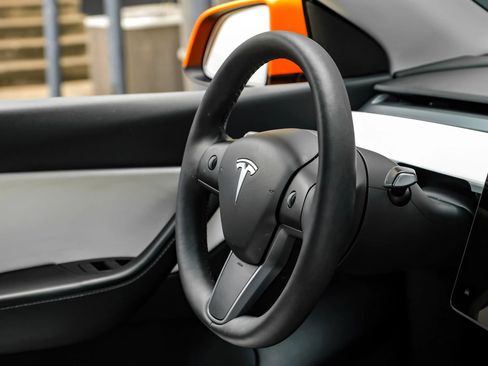 Used 2022 Tesla Model Y Performance AWD/4WD image 12