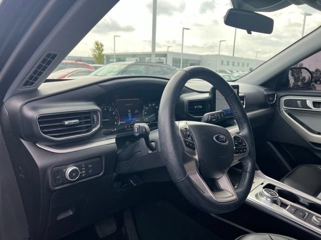 Used 2022 Ford Explorer XLT w/ Equipment Group 202A AWD/4WD image 9