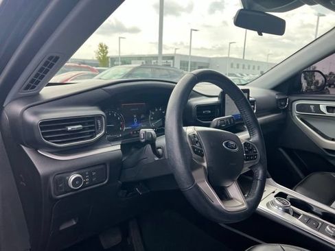 Used 2022 Ford Explorer XLT w/ Equipment Group 202A AWD/4WD image 9