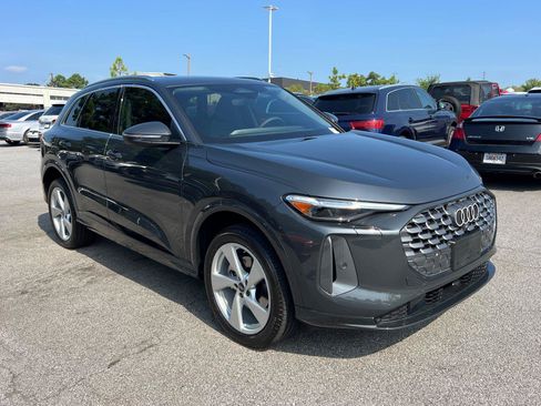 Used 2025 Audi Q5 Premium Plus AWD/4WD image 3