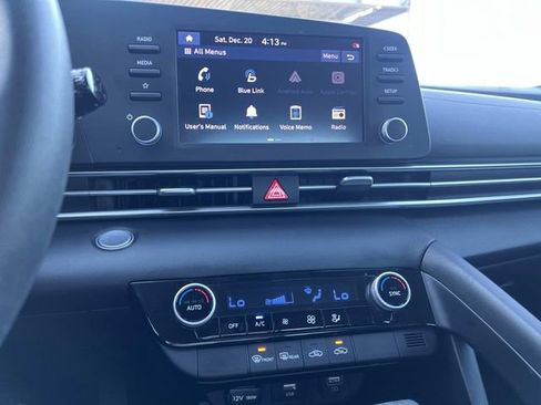 Used 2022 Hyundai Elantra SEL image 18