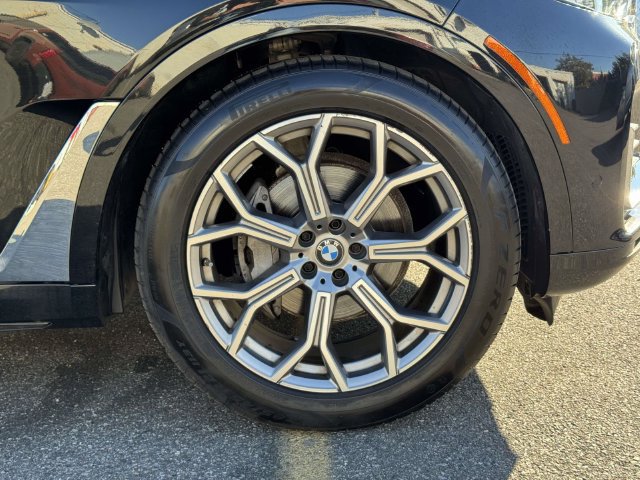 Used 2020 BMW X7 xDrive40i w/ Cold Weather Package AWD/4WD image 12