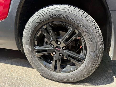 Used 2024 GMC Terrain AT4 AWD/4WD image 8