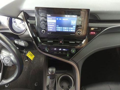 Used 2021 Toyota Camry SE image 14