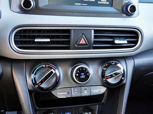 Used 2020 Hyundai Kona SEL Plus FWD image 28