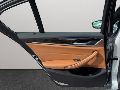 Used 2020 BMW 540i w/ Premium Package RWD image 43