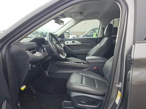 Used 2025 Ford Explorer Active w/ Active Comfort Package image 5