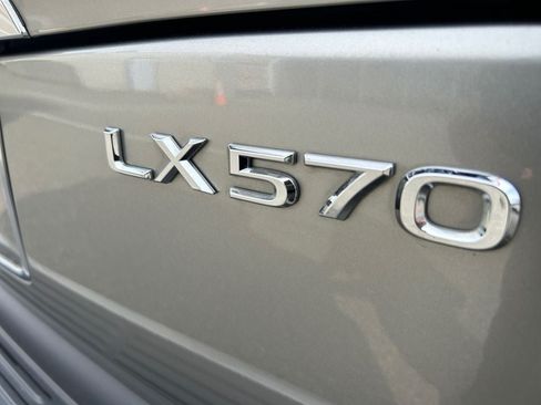 Used 2021 Lexus LX 570 4WD w/ Luxury Package image 35