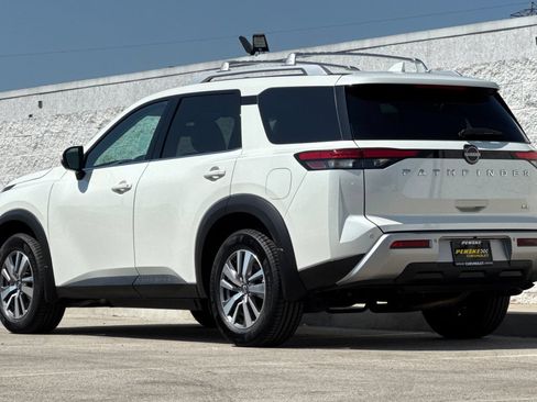 Used 2022 Nissan Pathfinder SL FWD image 6