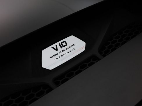 Used 2020 Lamborghini Huracan EVO RWD image 28