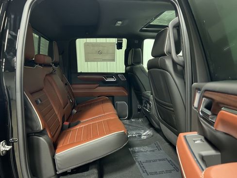 New 2026 GMC Sierra 3500 Denali Ultimate w/ LPO, Black Badging Package AWD/4WD image 10