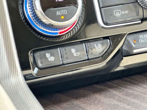 Certified 2021 GMC Yukon Denali image 42