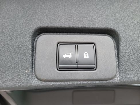 Used 2025 Nissan Rogue Platinum FWD image 10