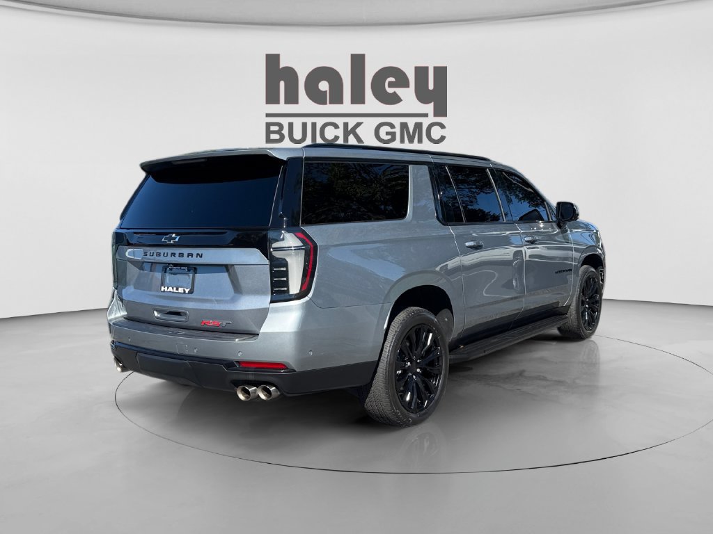 Used 2025 Chevrolet Suburban RST w/ Comfort Package AWD/4WD image 5
