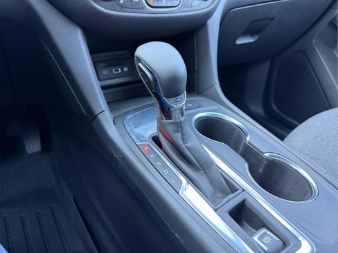 Used 2022 Chevrolet Equinox LT FWD image 16