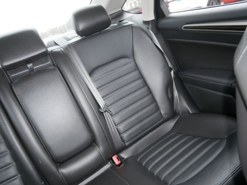 Used 2016 Ford Fusion SE w/ Equipment Group 202A image 14