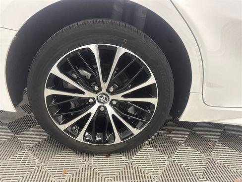 Used 2019 Toyota Camry SE image 18