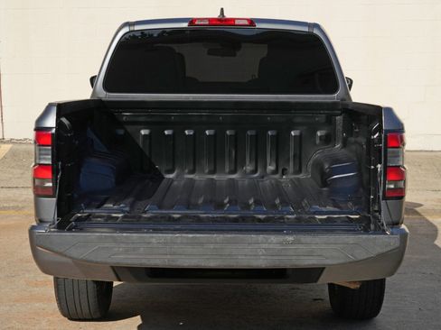 Used 2022 Nissan Frontier SV RWD image 9