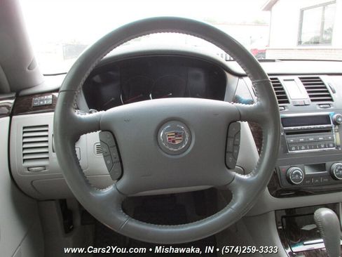 Used 2010 Cadillac DTS Luxury image 30