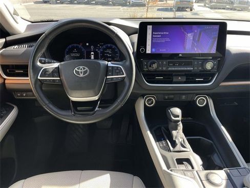 Used 2024 Toyota Grand Highlander Limited image 15