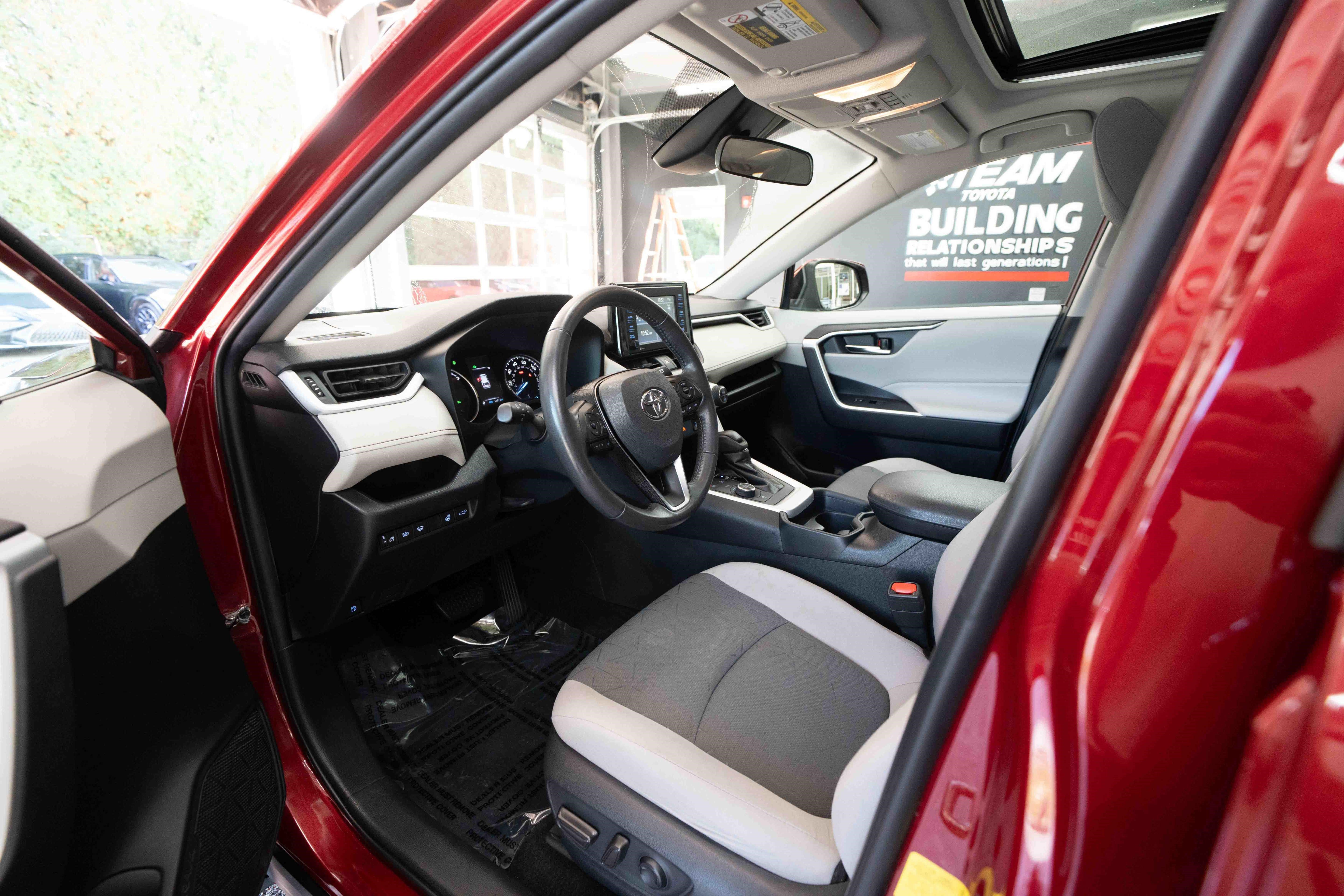 Certified 2020 Toyota RAV4 XLE w/ Convenience Package AWD/4WD image 9