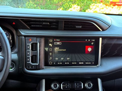 Used 2023 GMC Yukon Denali AWD/4WD image 29