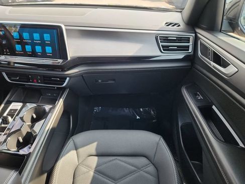 Used 2024 Volkswagen Atlas Cross Sport SE FWD image 23