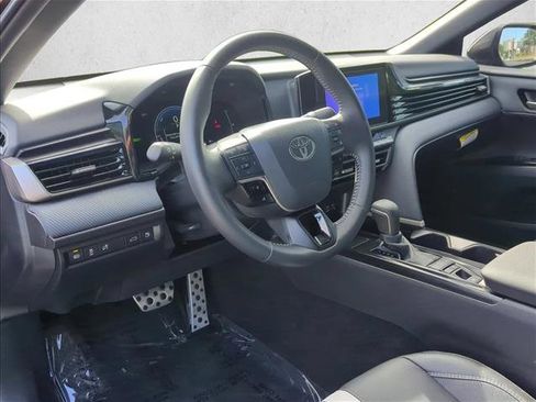 Used 2025 Toyota Camry SE FWD image 9