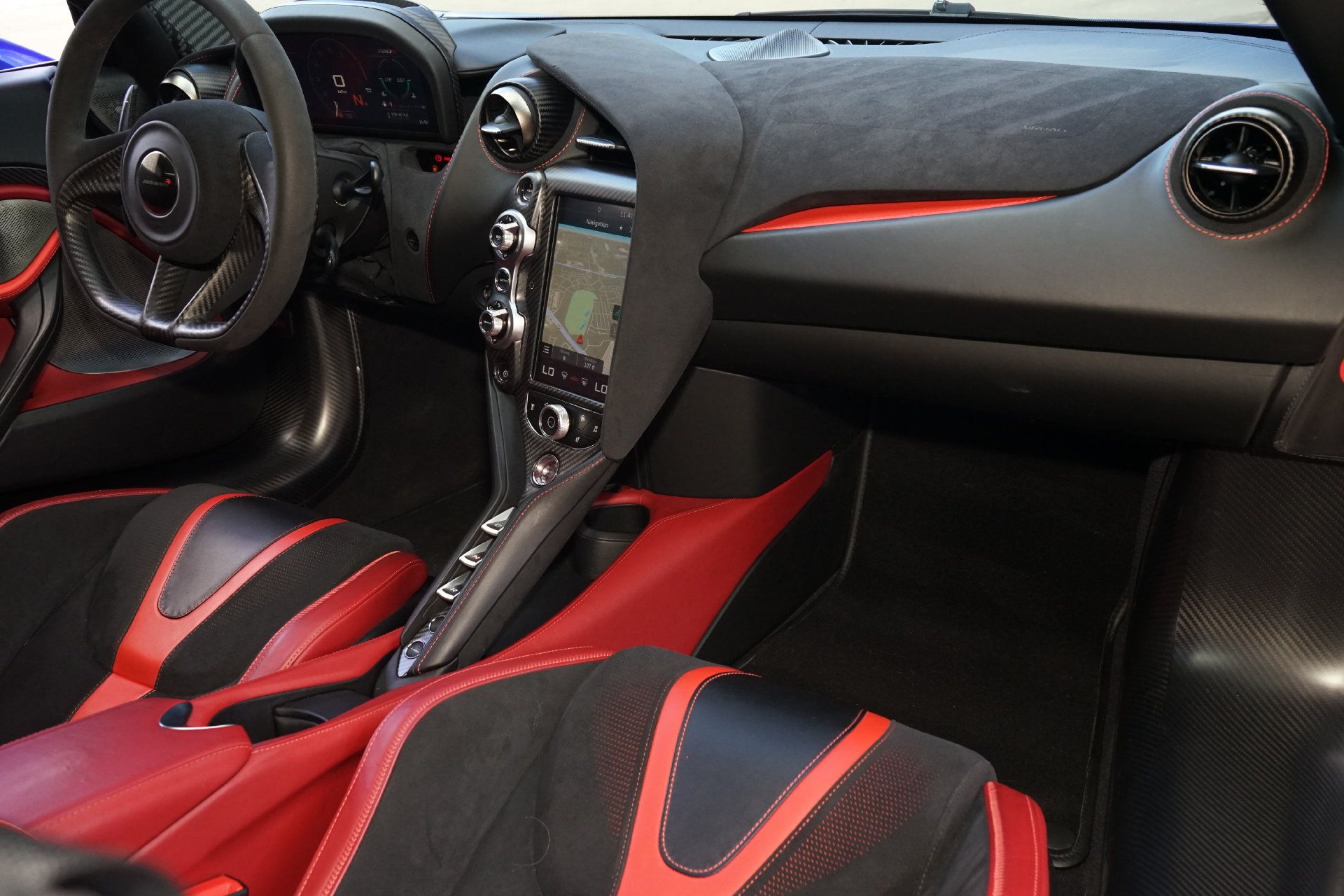 Used 2018 McLaren 720S Performance RWD image 24
