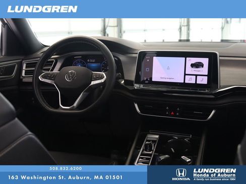 Used 2024 Volkswagen Atlas Cross Sport SE AWD/4WD image 4