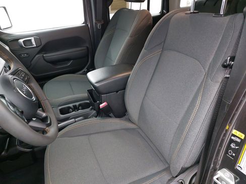 Used 2024 Jeep Wrangler Willys image 5