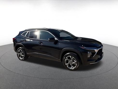 Used 2025 Chevrolet Trax LT image 2