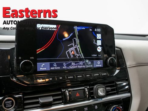 Used 2023 Nissan Pathfinder SL AWD/4WD image 18