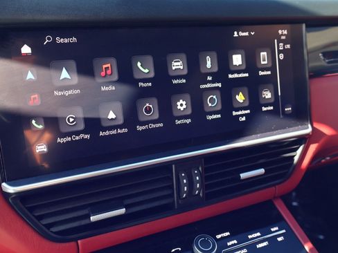 Certified 2022 Porsche Cayenne Platinum Edition image 18