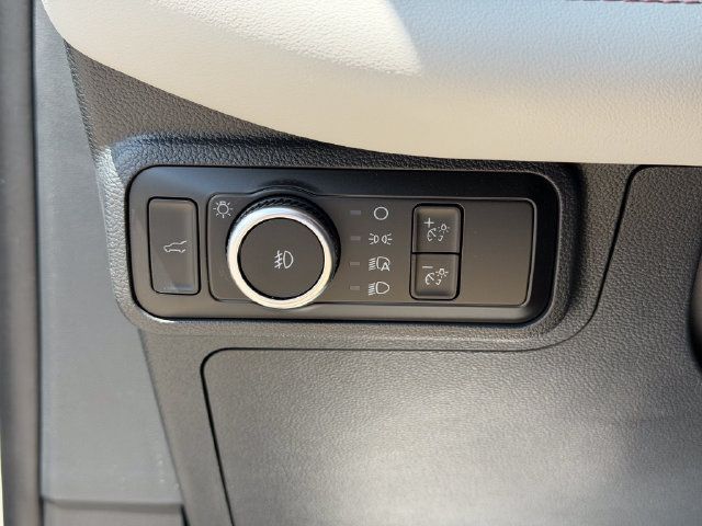 Used 2026 Ford Explorer Active w/ Active Comfort Package RWD image 9