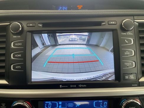 Used 2019 Toyota Highlander XLE image 23