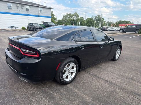 Used 2019 Dodge Charger SXT RWD image 5