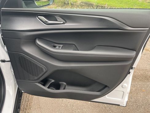 New 2025 Jeep Grand Cherokee Laredo X image 10