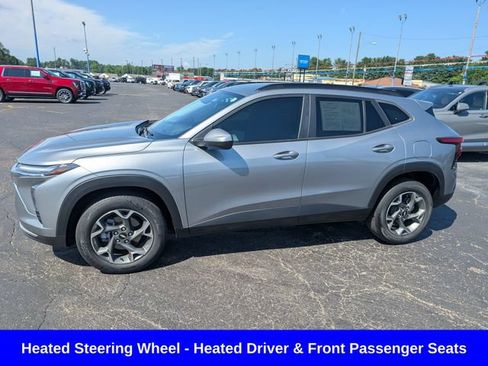 Used 2024 Chevrolet Trax LT w/ Driver Confidence Package FWD image 5